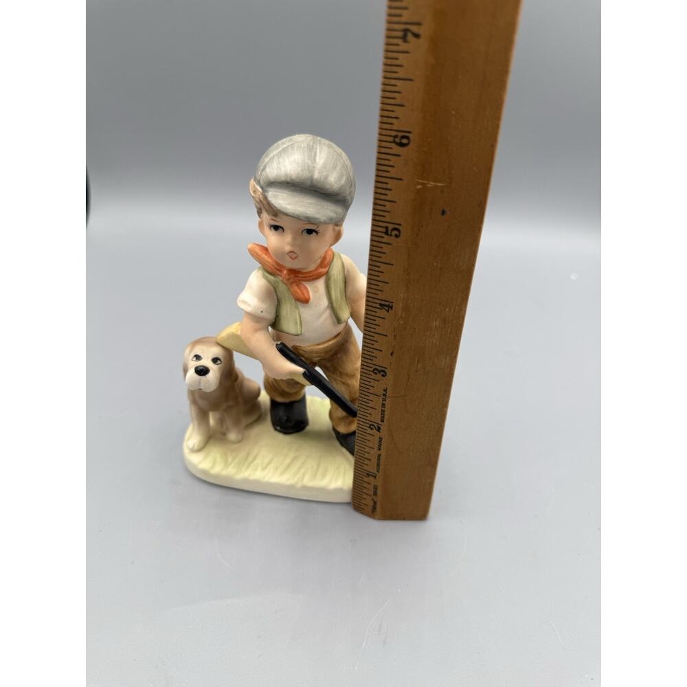 Royal Crown Figurine Of A Boy And His Loyal Dog Hunting, made in Japan. - Picture 6 of 6